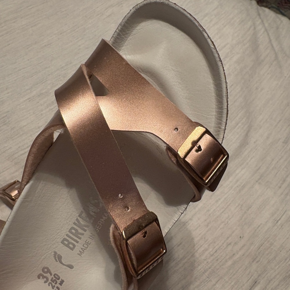Birkenstock Women’s Yao Metallic Rose Gold Sandals, size 39 (US 8.5/9) - Picture 6 of 14